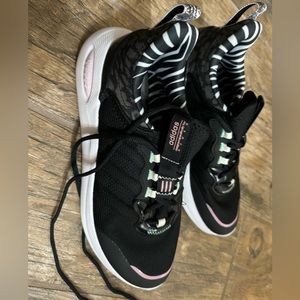 Adidas Cloudfoam Comfort size 8